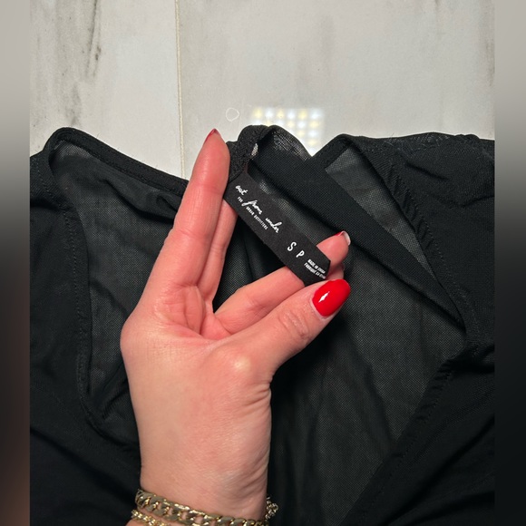 mesh v neck top - Picture 2 of 2